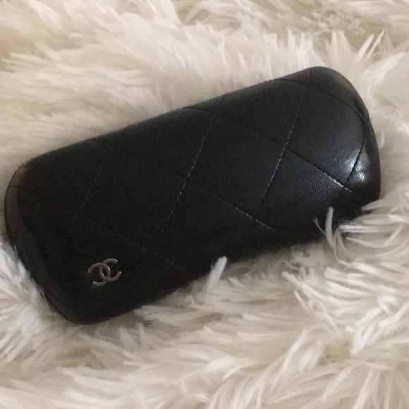 CHANEL Accessories - CHANEL black quilted leather sunglass case